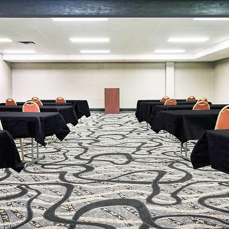 Days Inn & Suites By Wyndham Wausau Zewnętrze zdjęcie