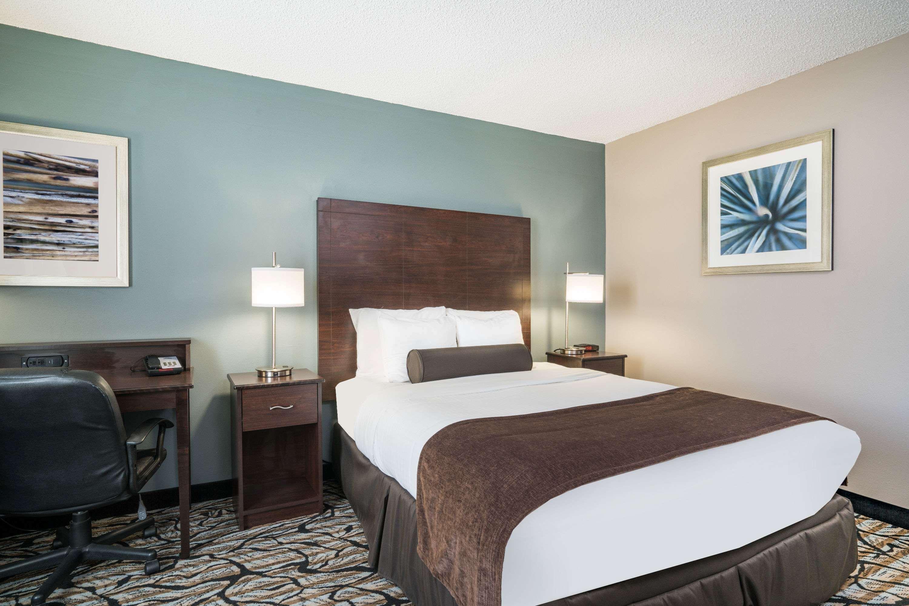 Days Inn & Suites By Wyndham Wausau Zewnętrze zdjęcie