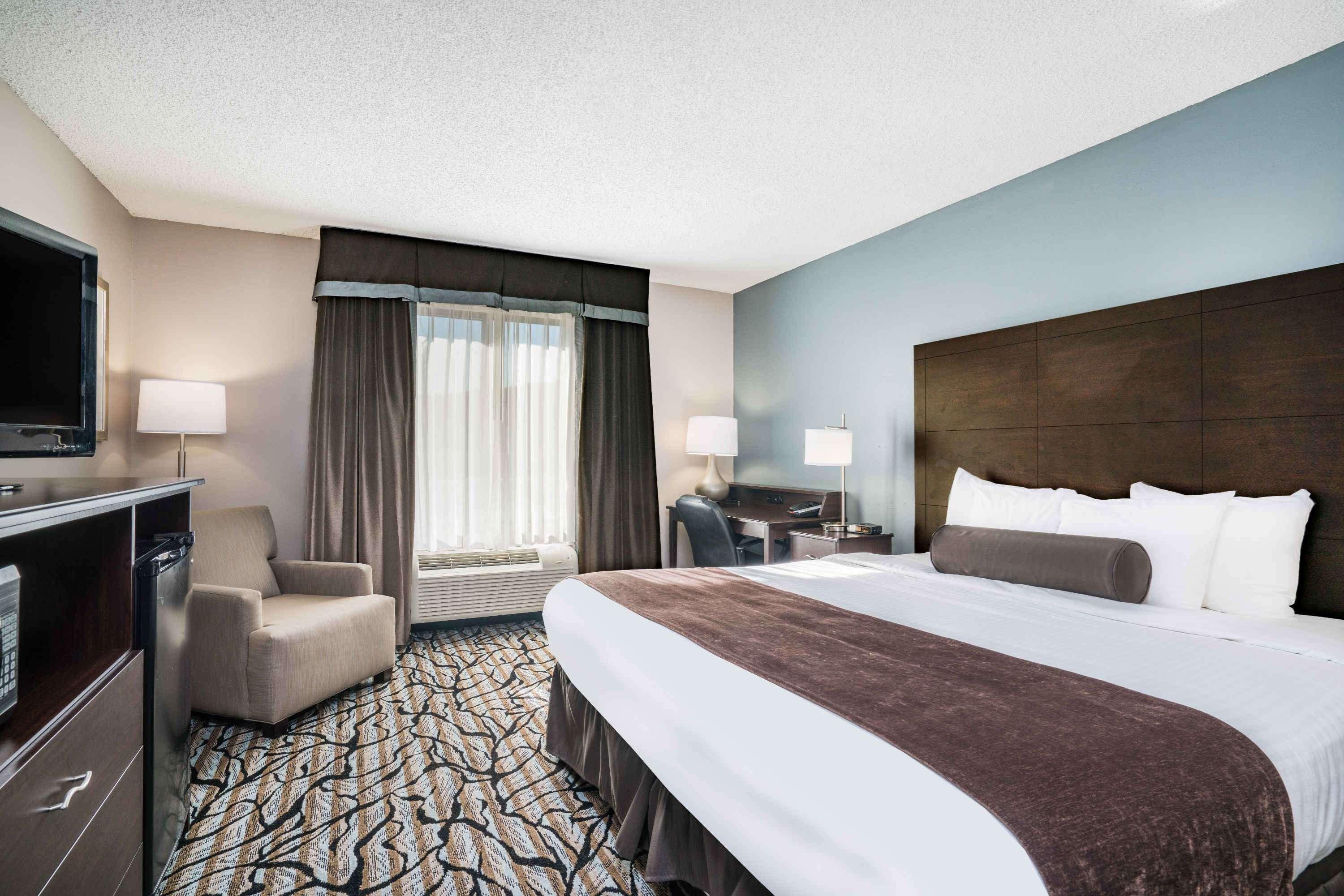 Days Inn & Suites By Wyndham Wausau Zewnętrze zdjęcie