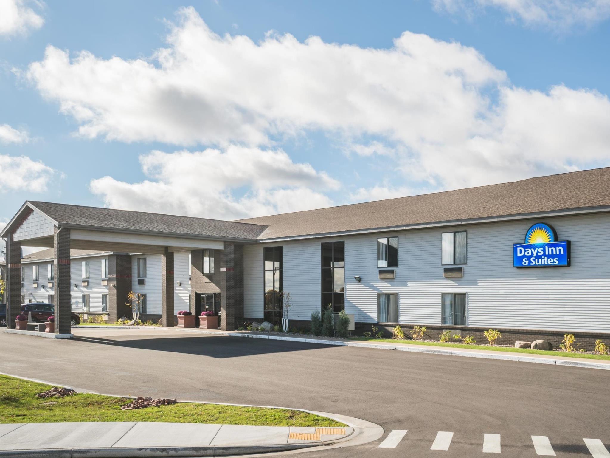 Days Inn & Suites By Wyndham Wausau Zewnętrze zdjęcie