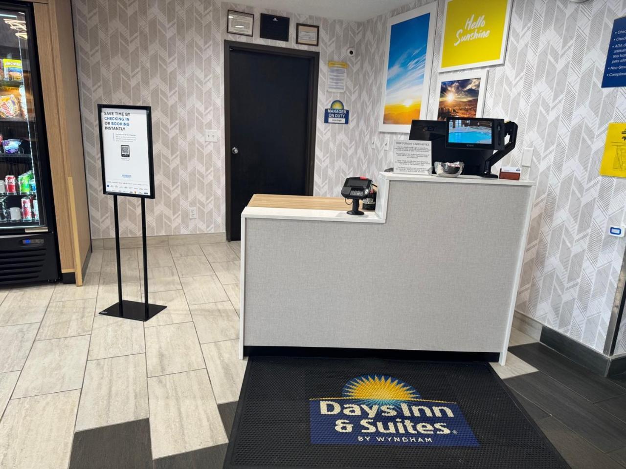 Days Inn & Suites By Wyndham Wausau Zewnętrze zdjęcie