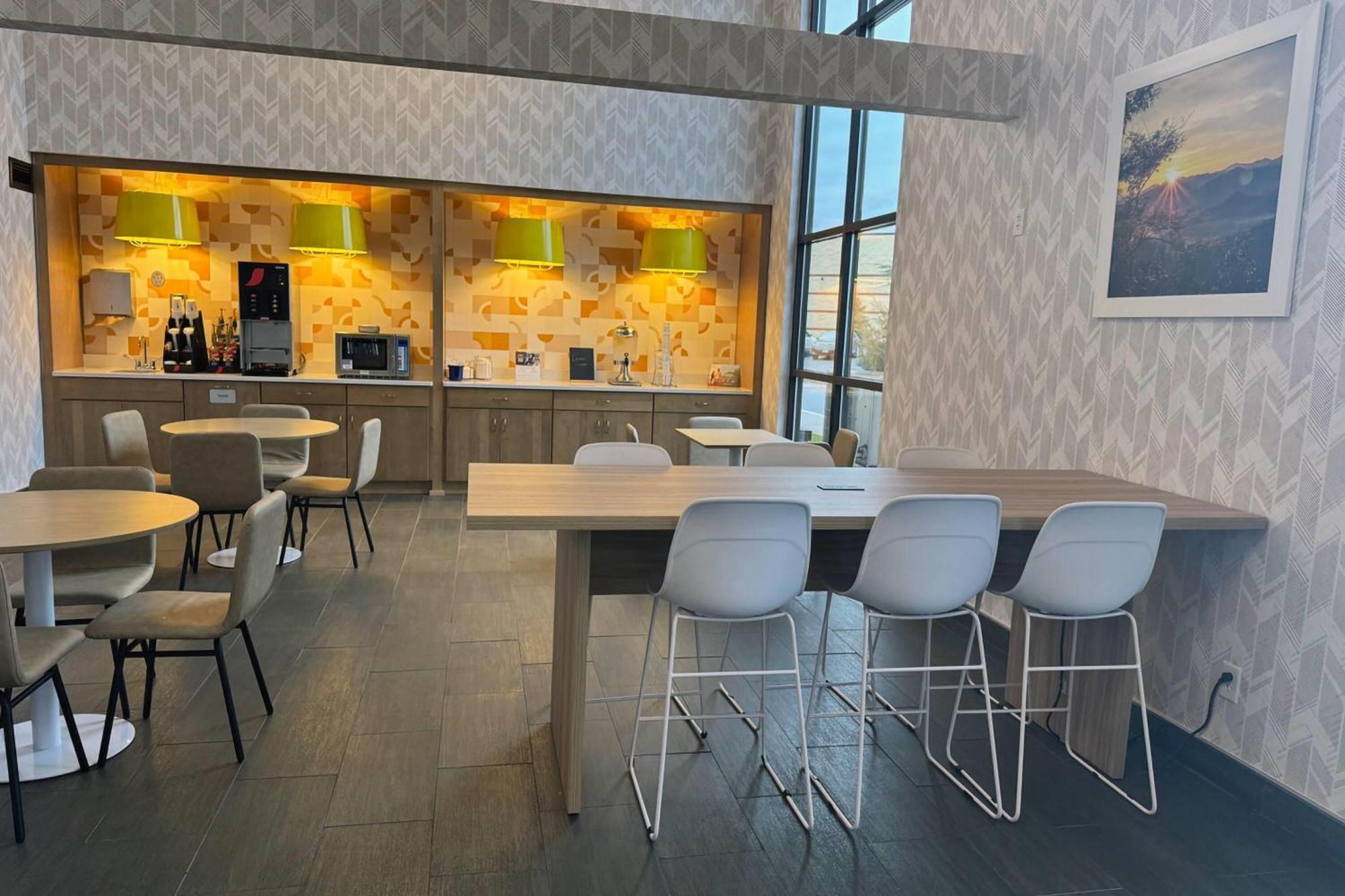 Days Inn & Suites By Wyndham Wausau Zewnętrze zdjęcie