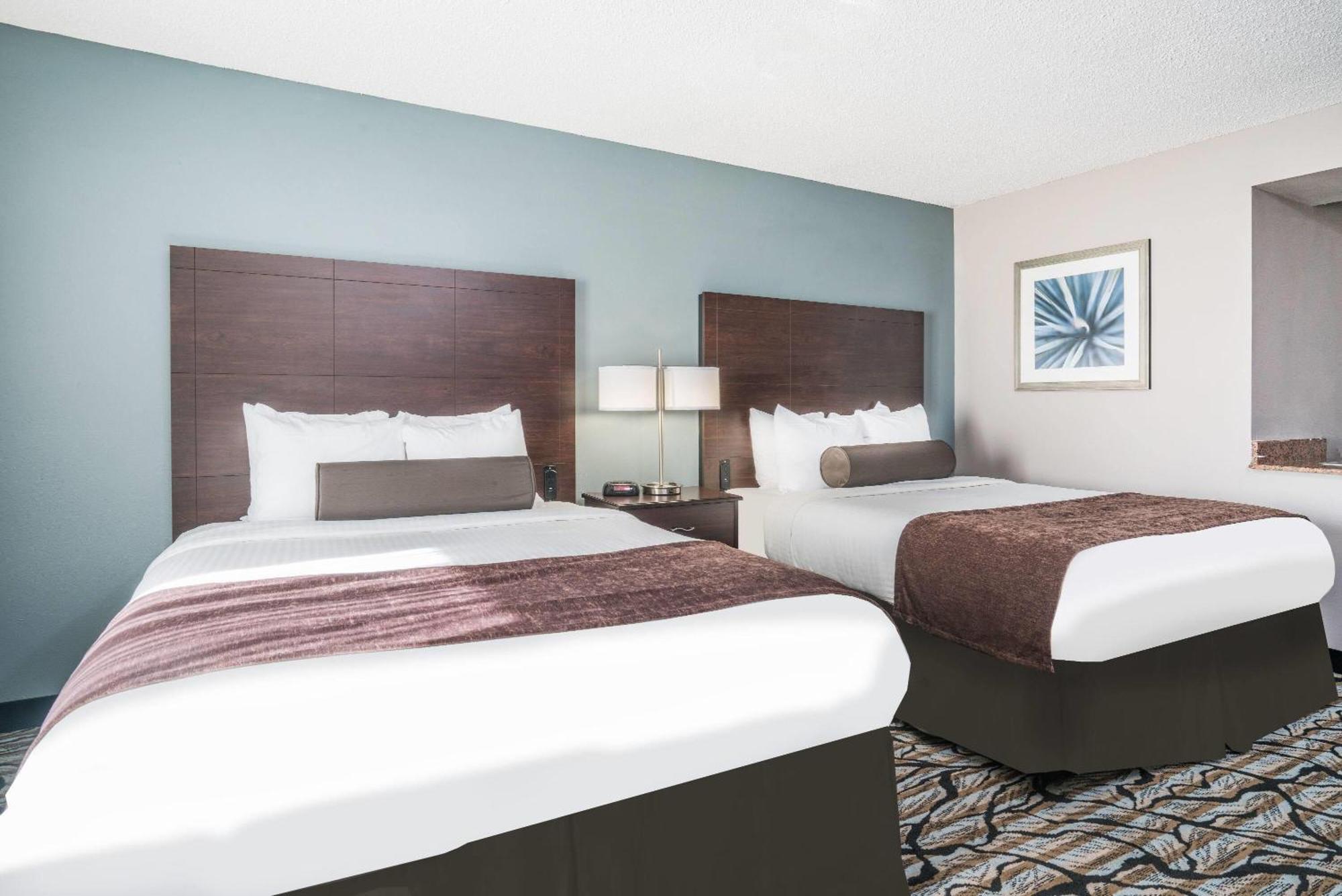 Days Inn & Suites By Wyndham Wausau Zewnętrze zdjęcie