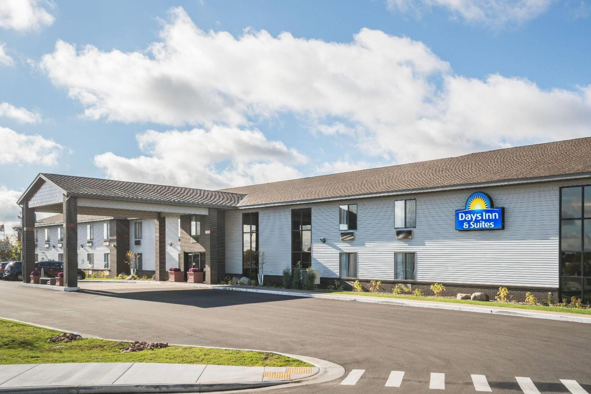 Days Inn & Suites By Wyndham Wausau Zewnętrze zdjęcie
