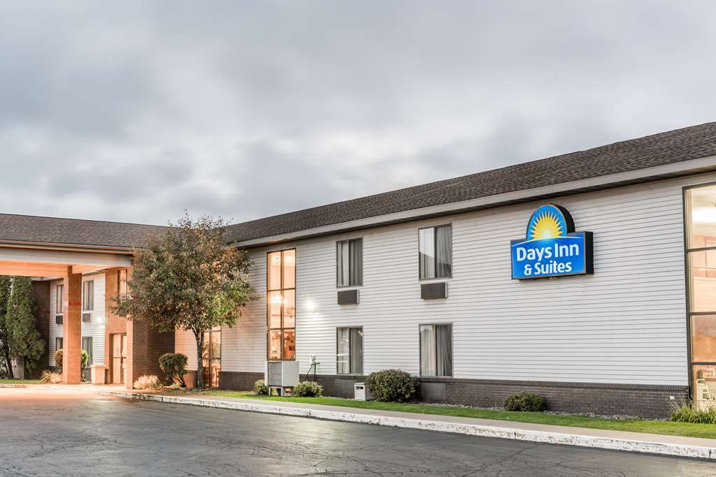 Days Inn & Suites By Wyndham Wausau Zewnętrze zdjęcie